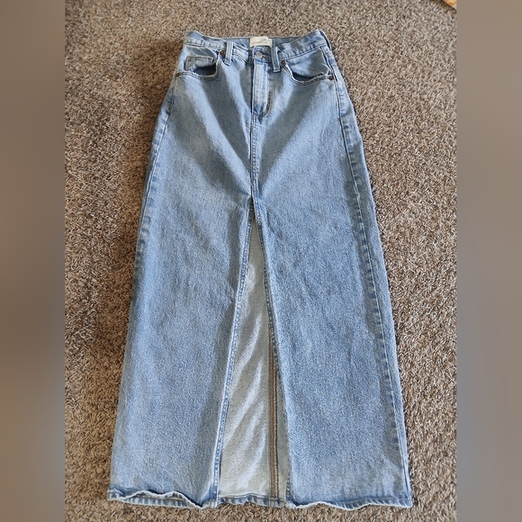 Universal Thread Light Blue Flare Jeans - Picture 1 of 9